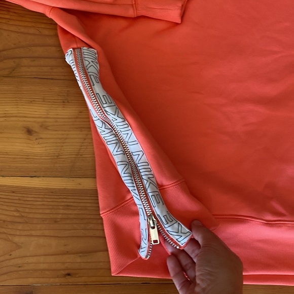 Nike Ladies Therma Fit Crew Neck - Picture 2 of 9